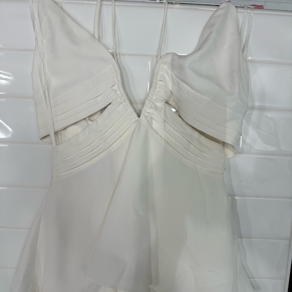 Line and dot Sonia Maxi dress in White🤍 - Picture 7 of 7